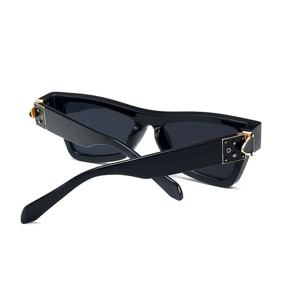 Retro Rectangular Winged Sunglasses - Picture 4 of 4